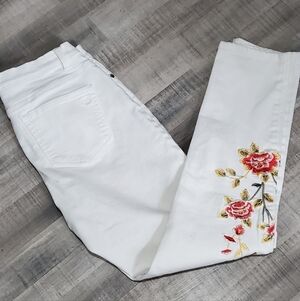 DG2 Diane Gilman Virtual Stretch White Jeans Size 10 Floral Embroidered Slim